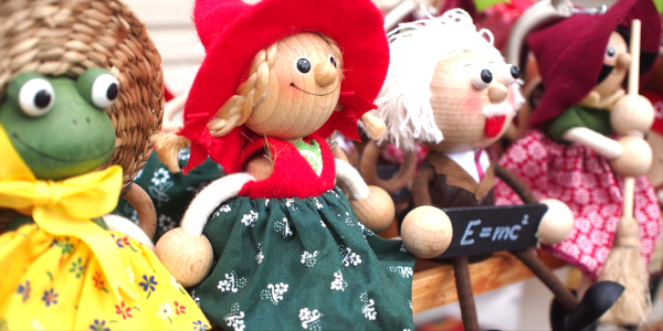 東欧ハンガリーで人気の木のお人形の写真